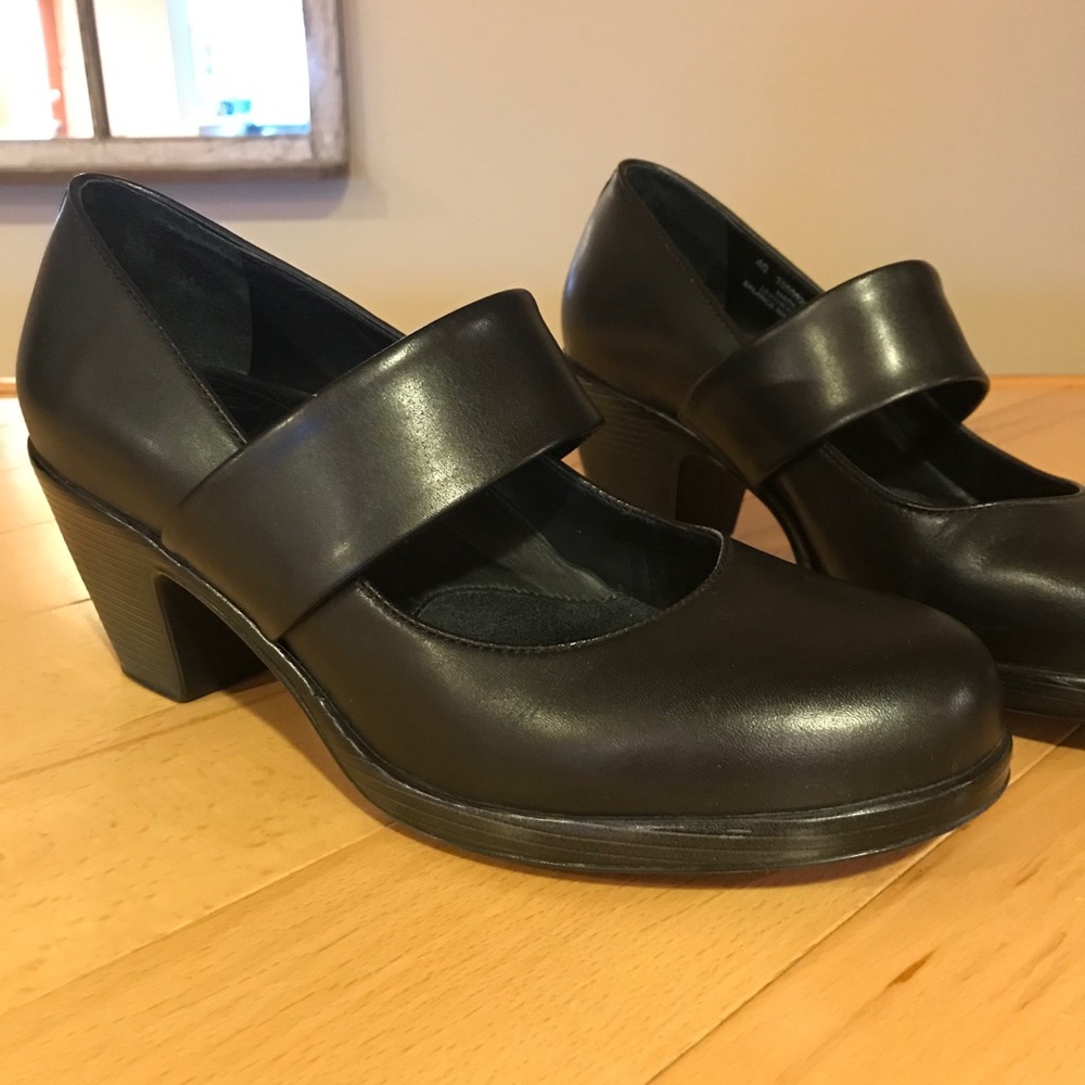 Dansko Mary Jane style pumps